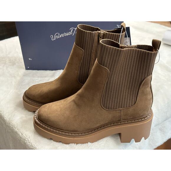 Universal Thread Women's Kyrie Chelsea Boots Size 11 Wide Tan Chunky Ankle Sock - Picture 2 of 13